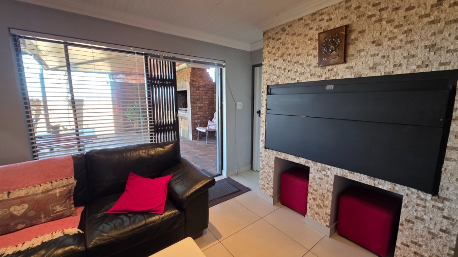 3 Bedroom Property for Sale in Hartenbos Central Western Cape